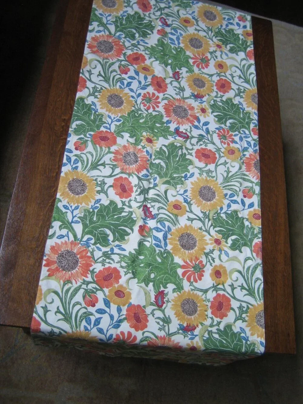 Pottery Barn Table linen Set. 11 Pc. Summer Floral, Linen/Cotton.